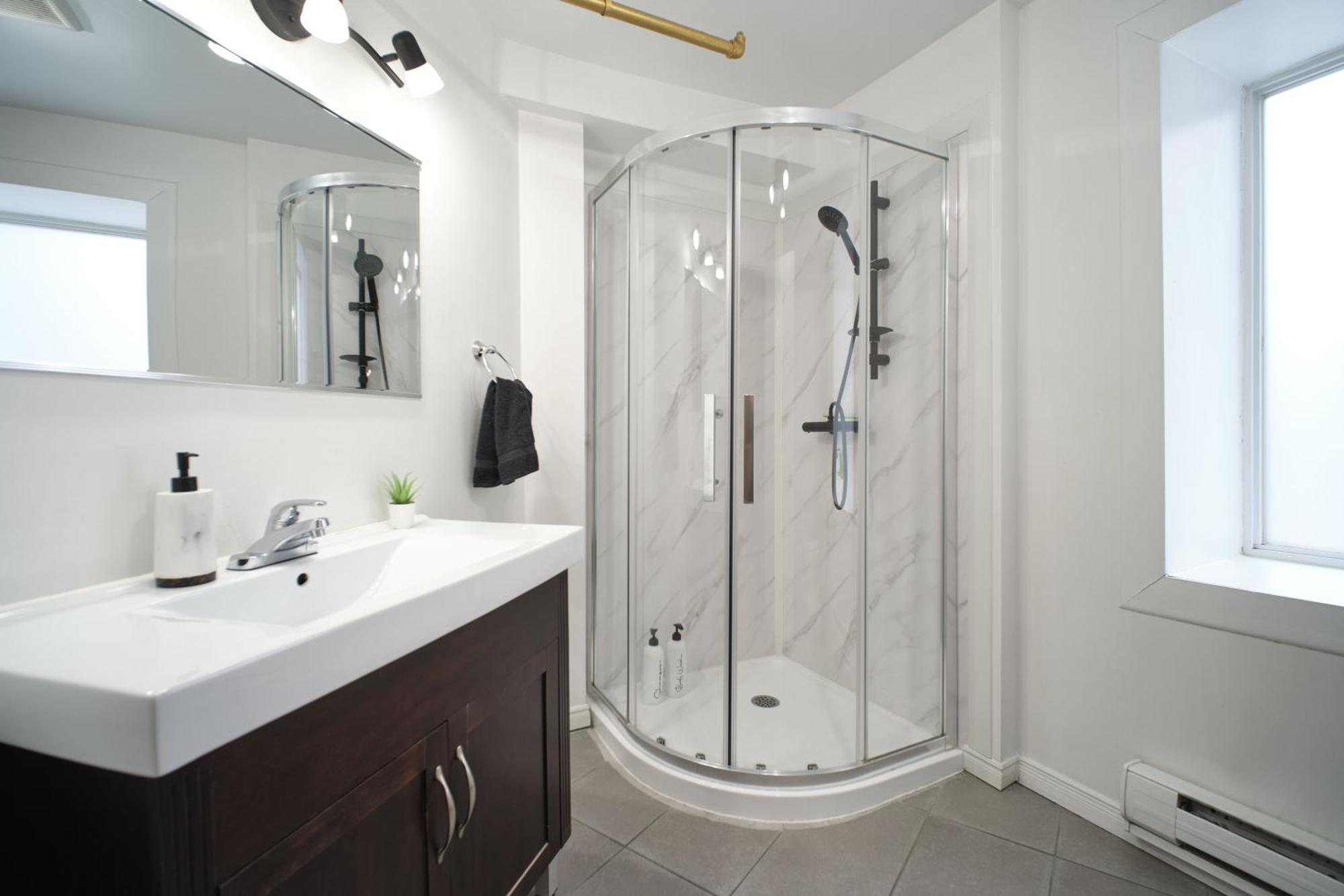 Lion'S Den // Spacious 1500 Sqft Québec Kültér fotó